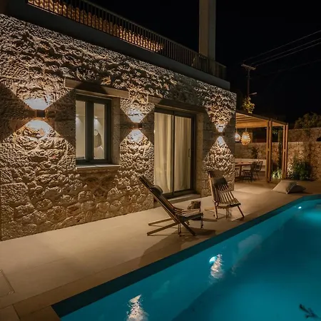 Villa Papadria - Modern Luxury Near Kathisma Tsoukaladhes