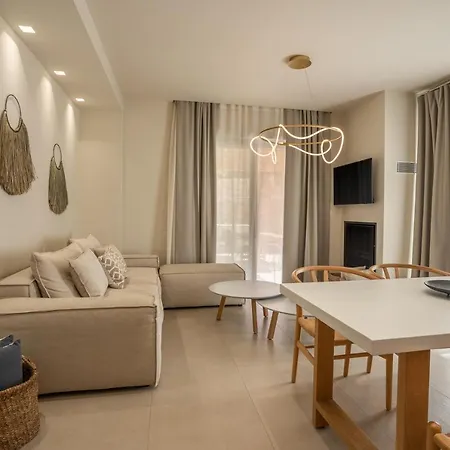 Papadria - Modern Luxury Near Kathisma Tsoukaládhes