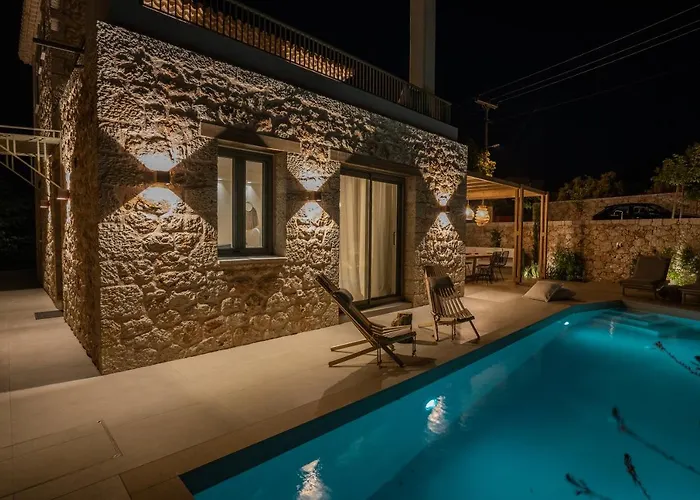 Villa Papadria - Modern Luxury Near Kathisma Tsoukaládhes