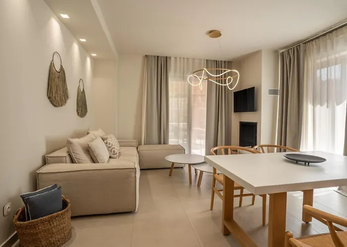 Papadria - Modern Luxury Near Kathisma Tsoukaládhes