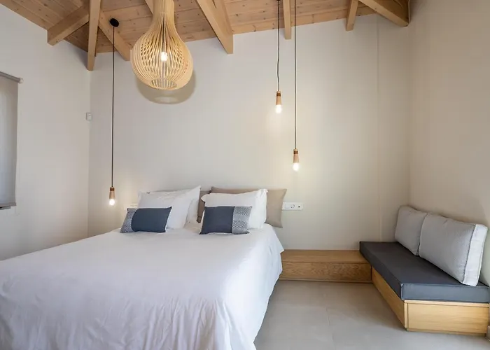 Villa Papadria - Modern Luxury Near Kathisma Tsoukaládhes