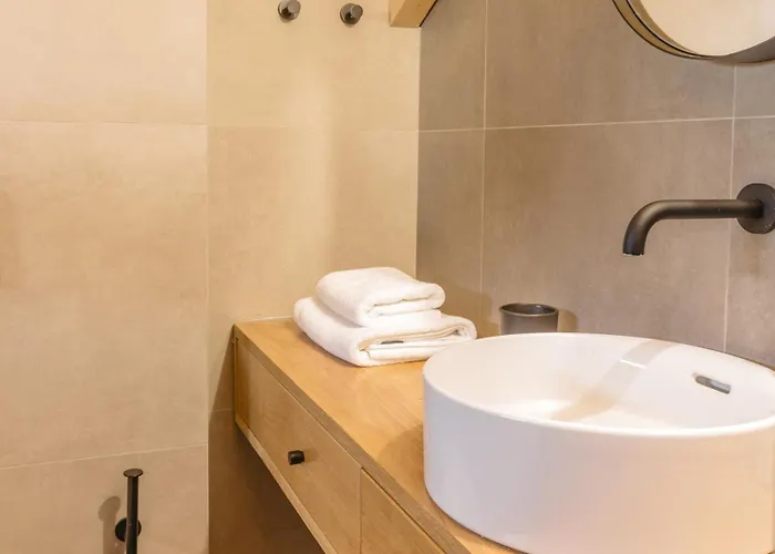 Papadria - Modern Luxury Near Kathisma * Tsoukaládhes